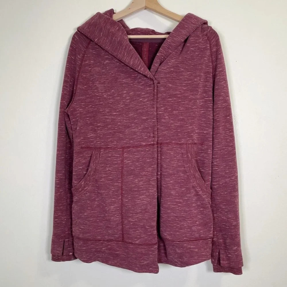 LULULEMON | FIND YOUR CENTRE WRAP IN RUST BERRY - Picture 4 of 16